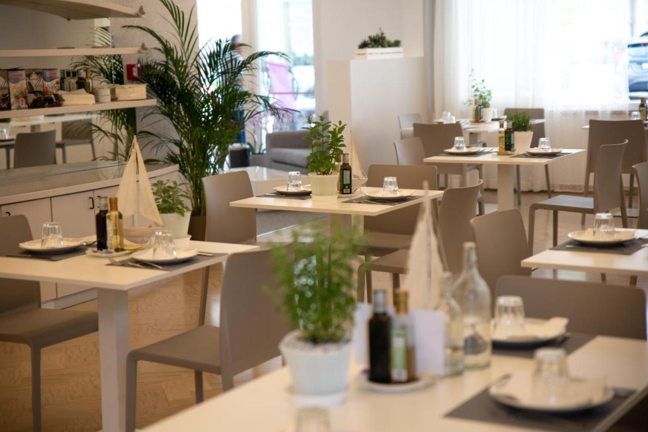 Hotel San Gottardo Riccione Zewnętrze zdjęcie