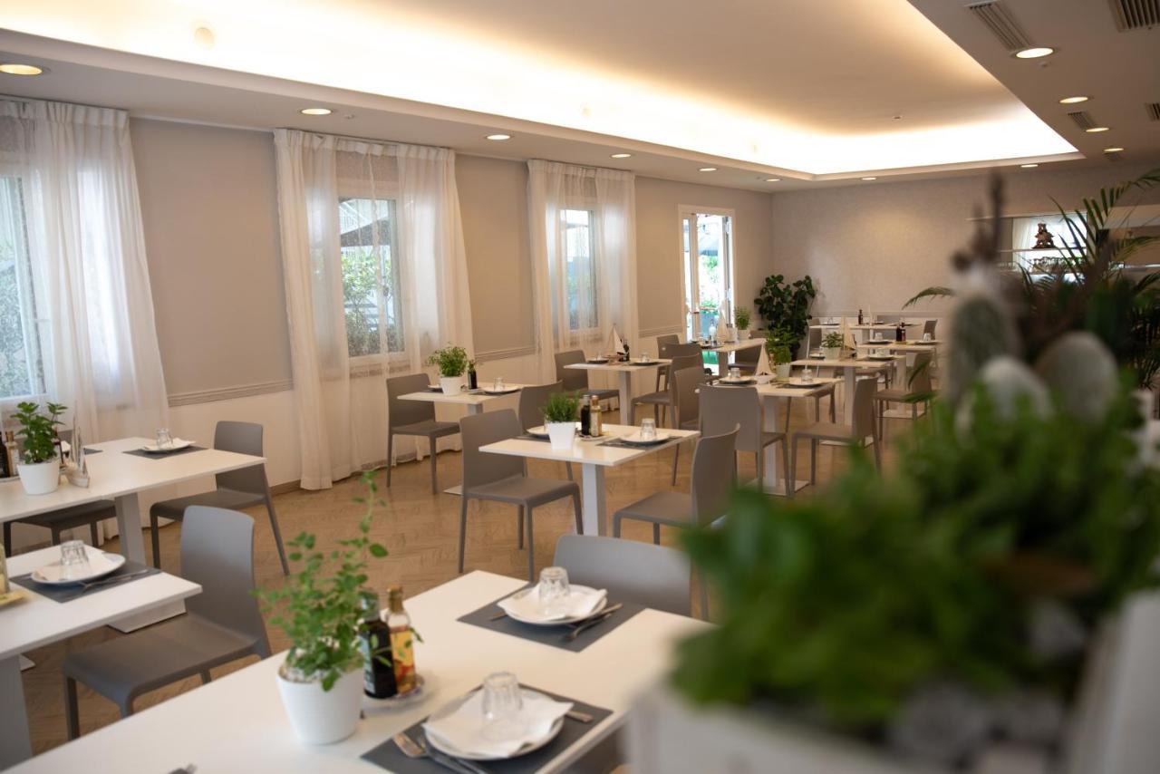 Hotel San Gottardo Riccione Zewnętrze zdjęcie